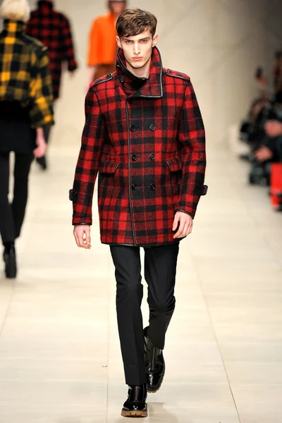 Look 16